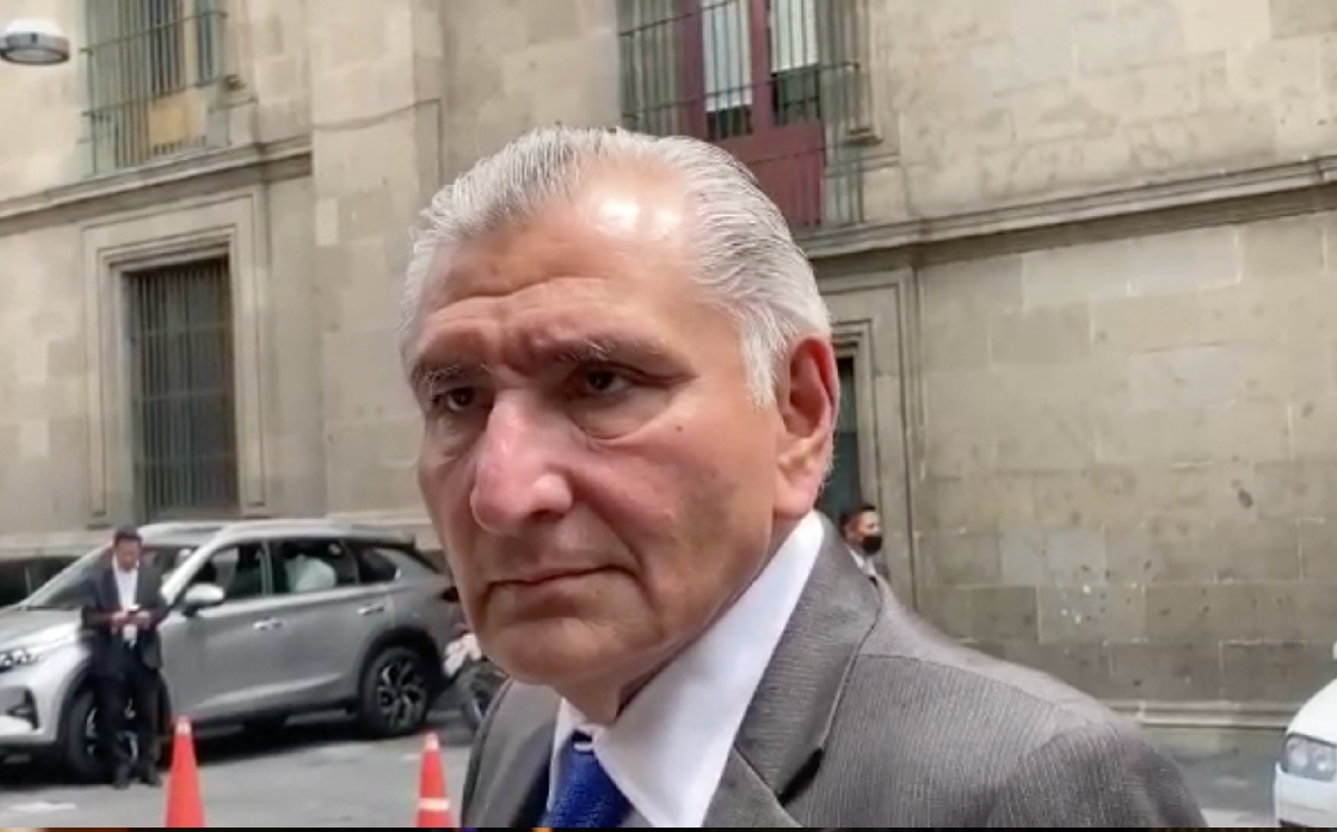 El secretario de Gobernación a su salida de Palacio Nacional, tras una junta con empresarios. | Especial
