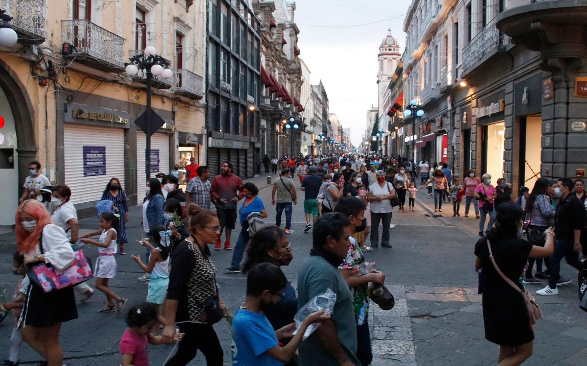 Personas acuden al Centro Histórico de Puebla | Agencia Enfoque