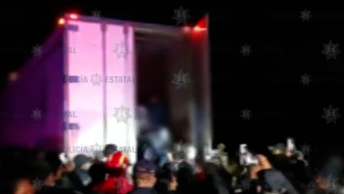 Rescatan a 33 migrantes indocumentados dentro de un tráiler en Edomex