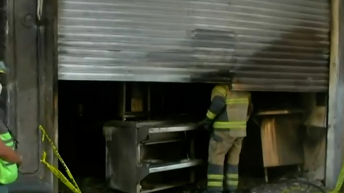 Se reaviva incendio en taquería de la cuauhtémoc