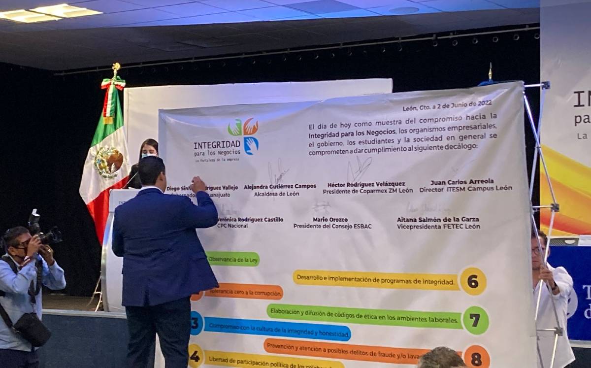 Firman en Guanajuato Pacto por integridad en los negocios.-
