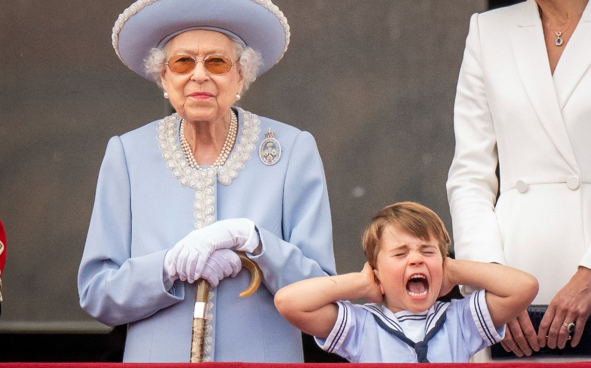 El hijo de los duques de Cambridge "opacó" a la reina (AP).