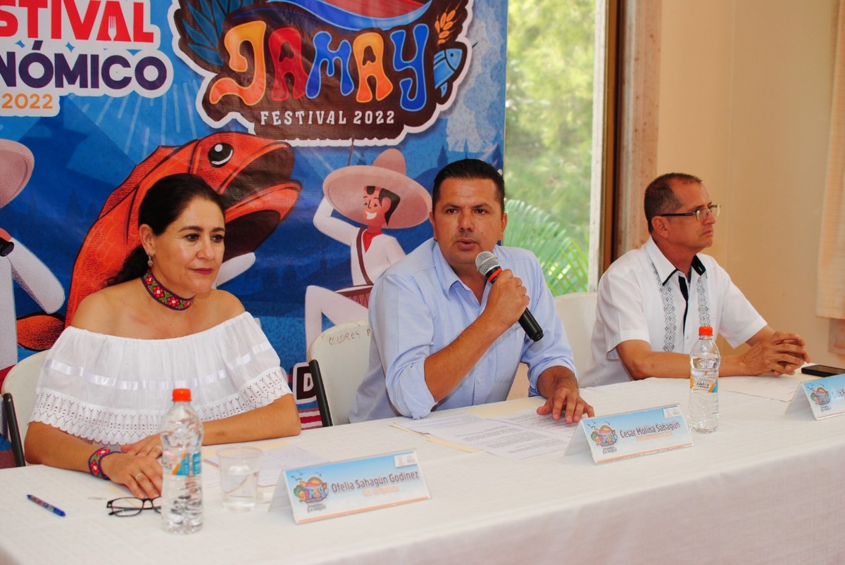 Ofelia Sahagún, César Molina Sahagún y Cruz Bañuelos López (Cortesía)