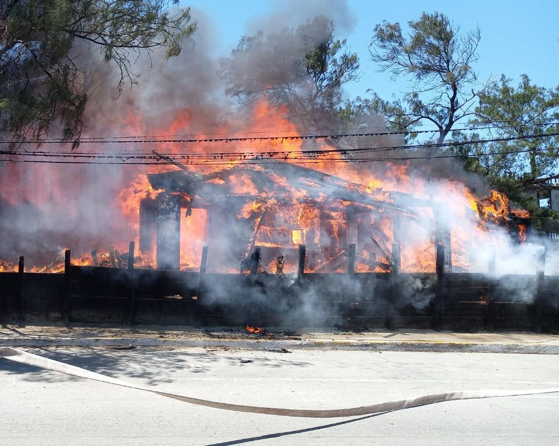 https://cdn.milenio.com/uploads/media/2022/06/02/se-incendia-casa-antigua-reconocida.jpg