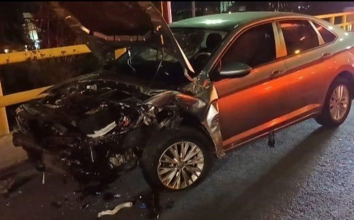 El accidente ocurrió en el puente de Avenida 412, en dirección al Bosque de Aragón. | Luis Manuel Acevedo