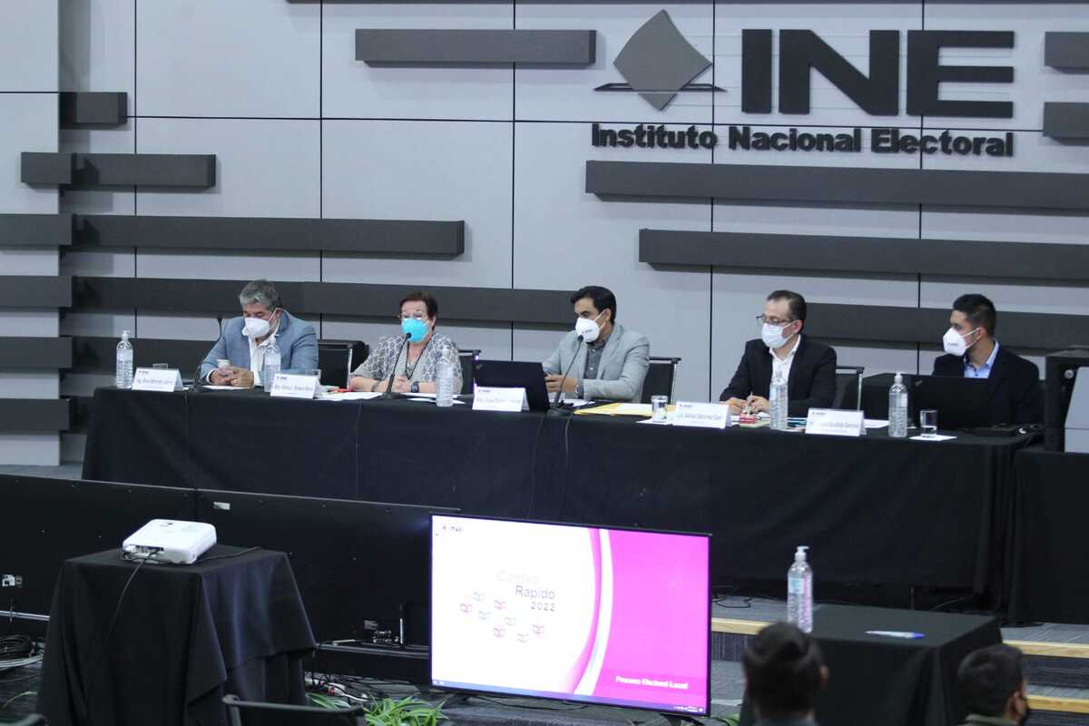 Autoridades del INE. (Especial)