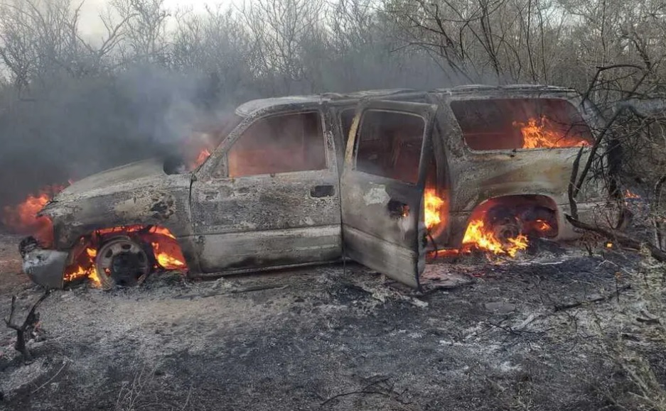 Hallan cuerpo calcinado dentro de camioneta en Los Ramones, NL. Foto: Especial.