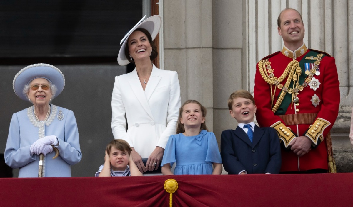 La reina Isabell II celebró 70 años de reinado junto a la familia real. Especial