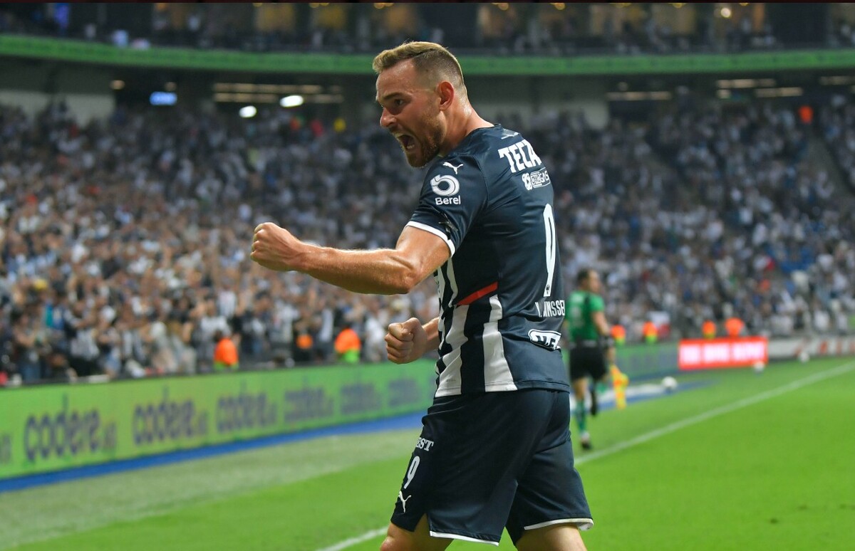 Vincent Janssen abandona entrenamiento con Rayados y parte a Austin para su boda (Imago7)