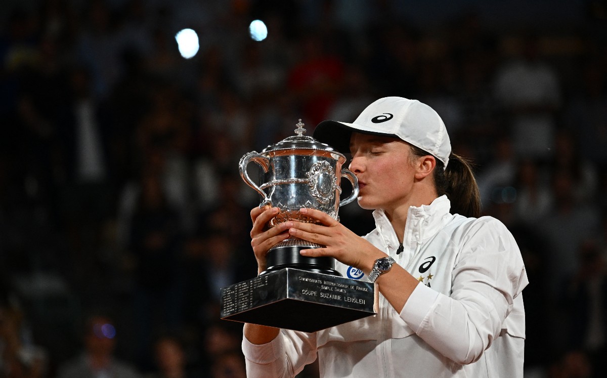 Iga Swiatek manda mensaje a Ucrania tras ganar en Roland Garros (AFP)