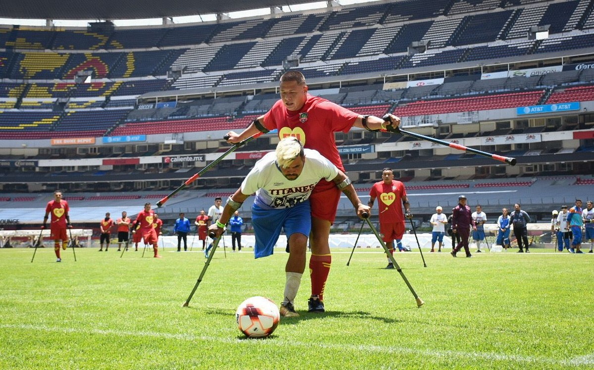 Partido con personas  invidentes y con discapacidad.