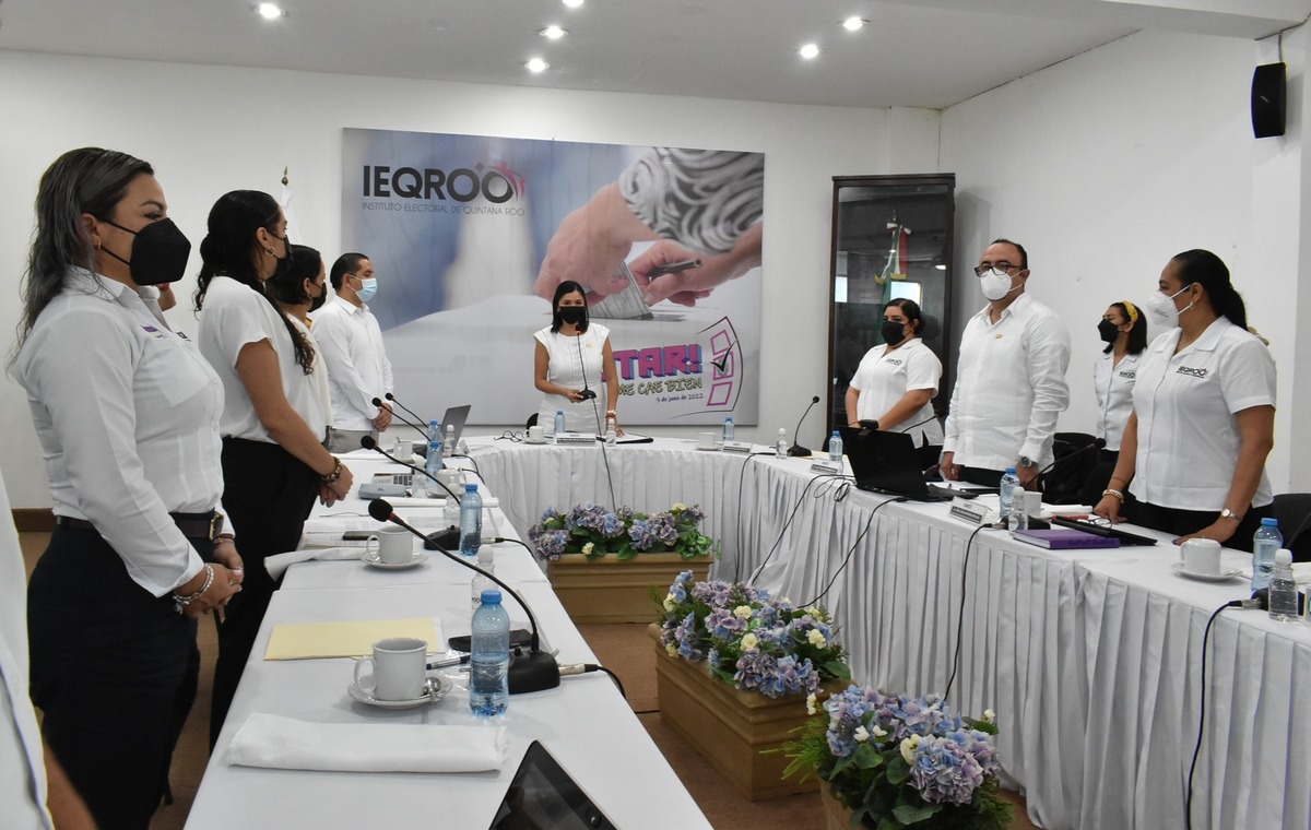 Las autoridades del Instituto Electoral de Quintana Roo en su reunión. | Foto: IEQROO_oficial