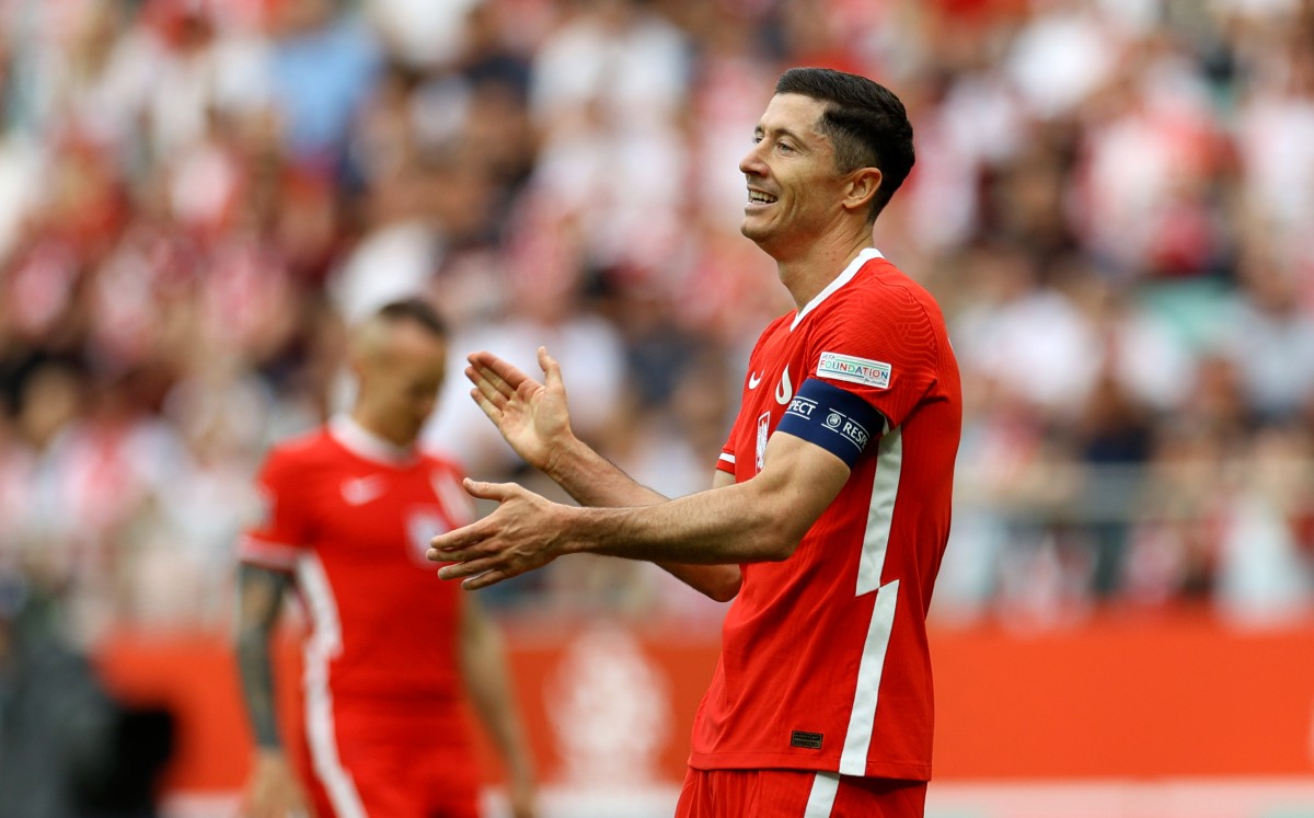 Bayern Múnich reitera que no dejará ir a Robert Lewandowski este verano (AP)