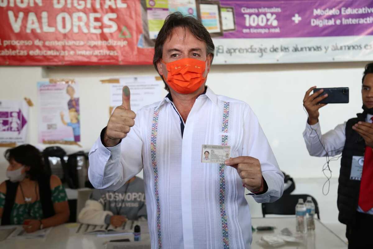 Francisco Xavier candidato de Movimiento Ciudadano acude a votar (Jorge Sánchez)
