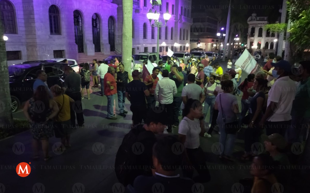 Simpatizantes de Morena se reúnen en plaza de Tampico