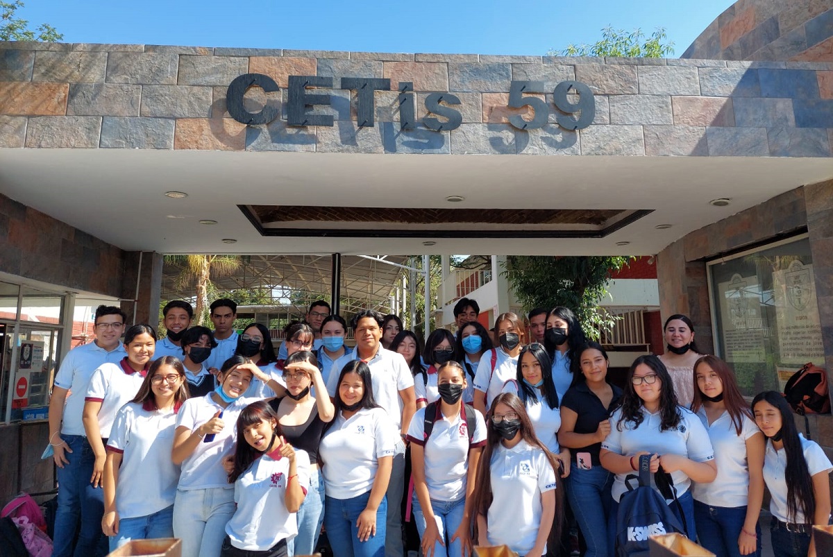 Alumnos de cuarto semestre sección A de Recursos Humanos del CeTis 59. (Karla Rodríguez)
