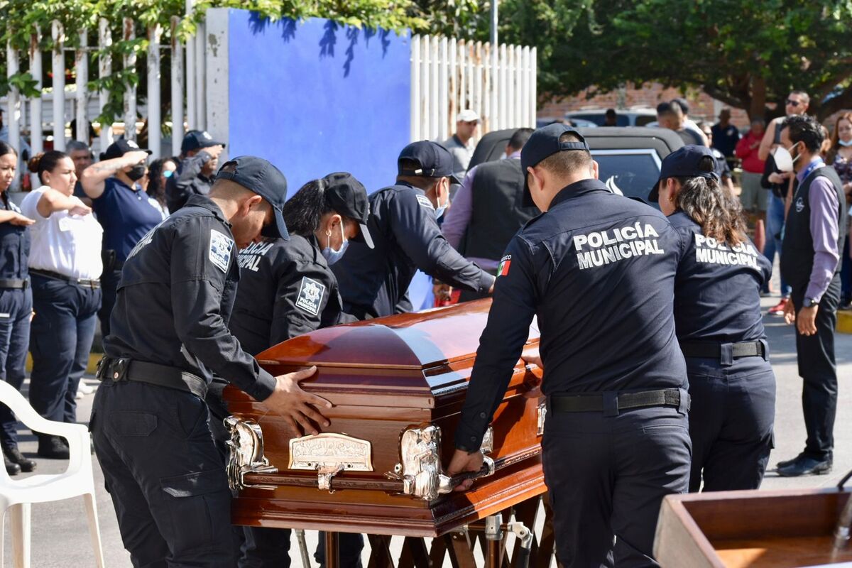 Policía de Colima hace homenaje a agente asesinado en Villa de Álvarez. (Especial)