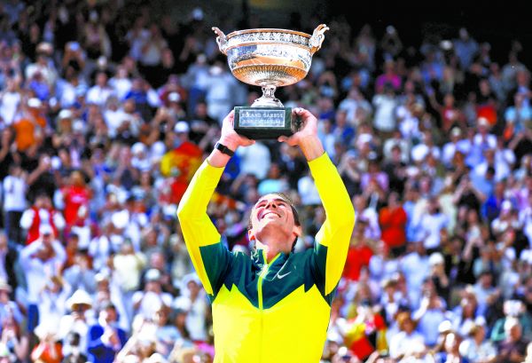 Rafael Nadal celebra la obtención de su título 14 en Roland Garros. Reuters
