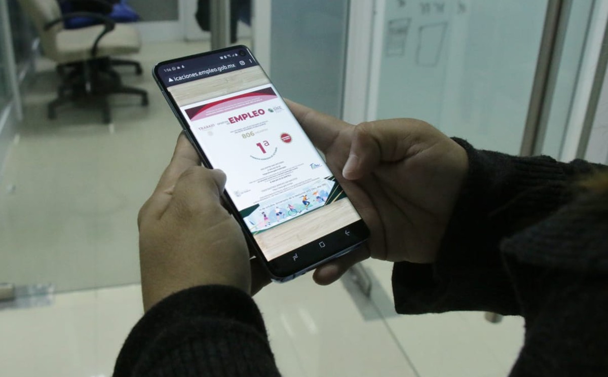 Trabajadores en Tamaulipas buscan empleo por plataformas digitales.