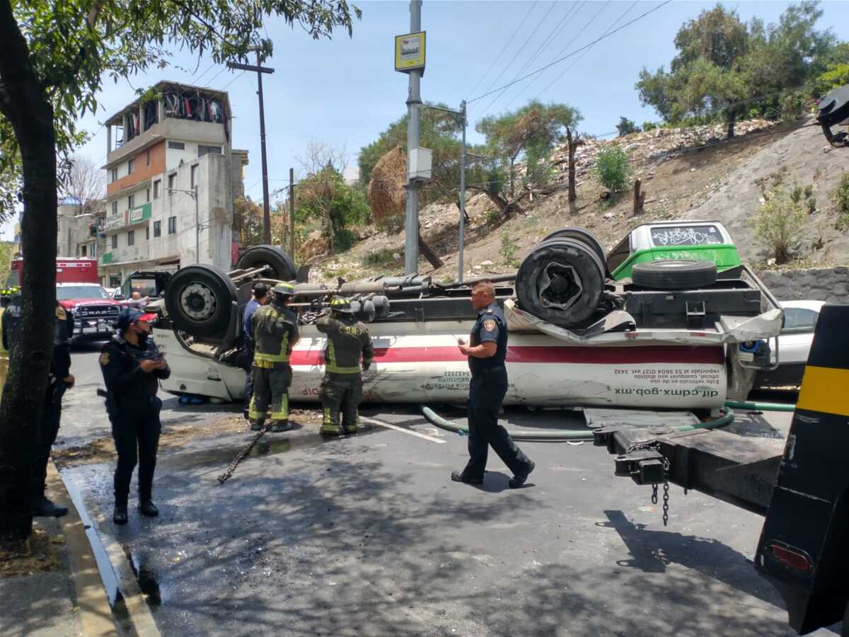 Vuelca pipa que transporta agua potable en Álvaro Obregón | Carlos Tejeda