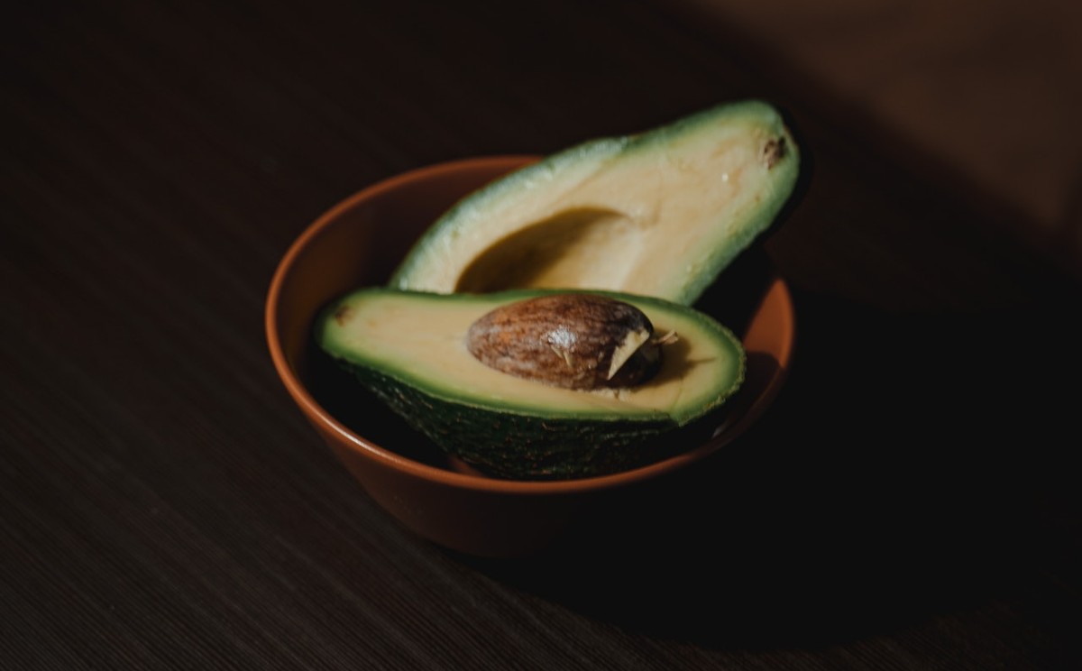 Hay quienes acaparan el producto y deciden los precios del aguacate, señalaron.