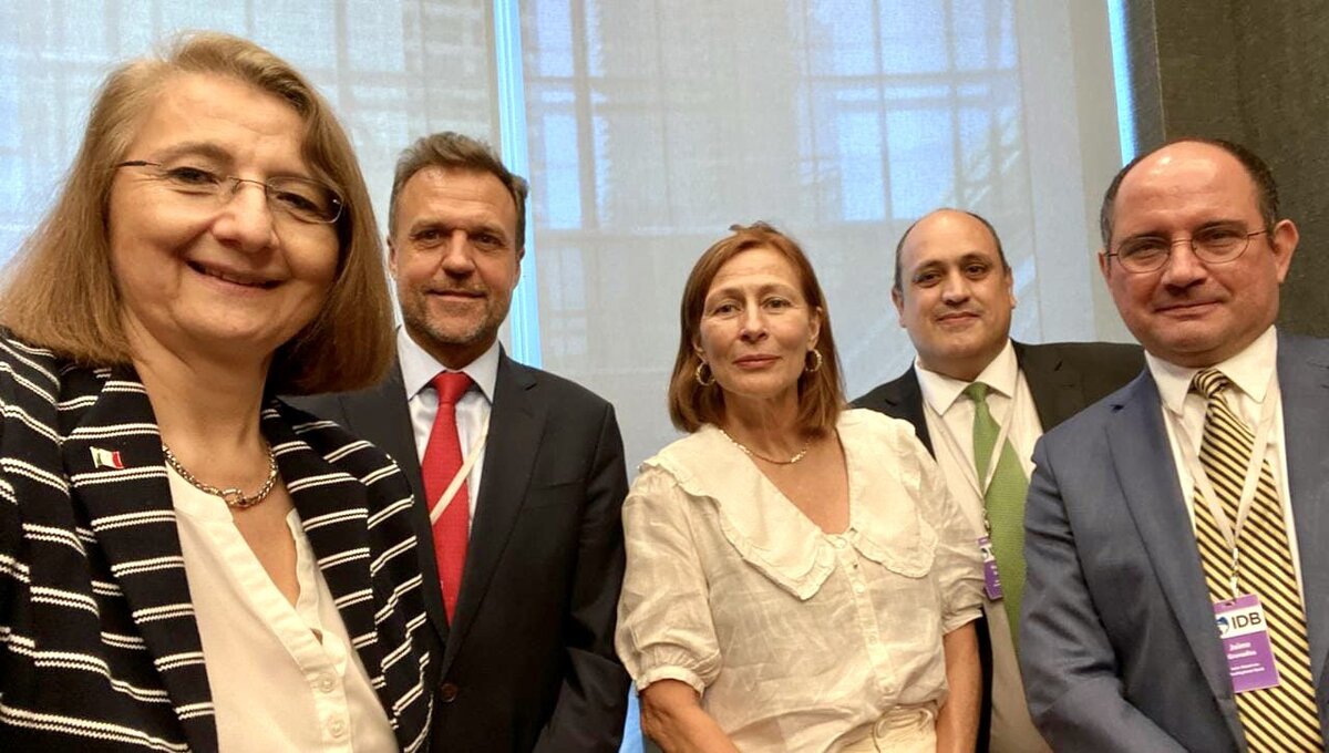 La secretaria de Economía, Tatiana Clouthier, está de gira por Los Ángeles, California. (Foto: Especial)