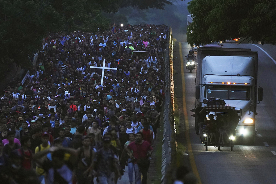 Las caravanas a menudo disminuyen de tamaño a medida que avanzan hacia el norte. |AP