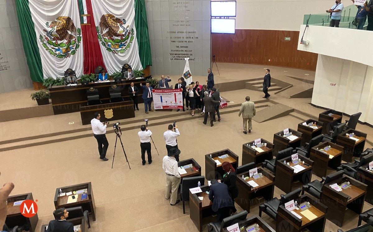 Diputados de Morena destacan triunfo de Américo Villarreal durante la sesión. (Antonio Hernández)