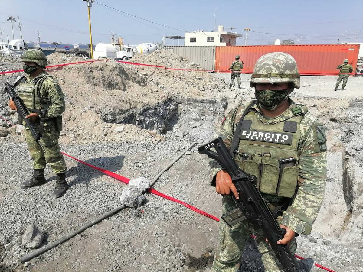 Ejército descubre toma clandestina y presunto túnel huachicol en Escobedo. Foto: Especial.