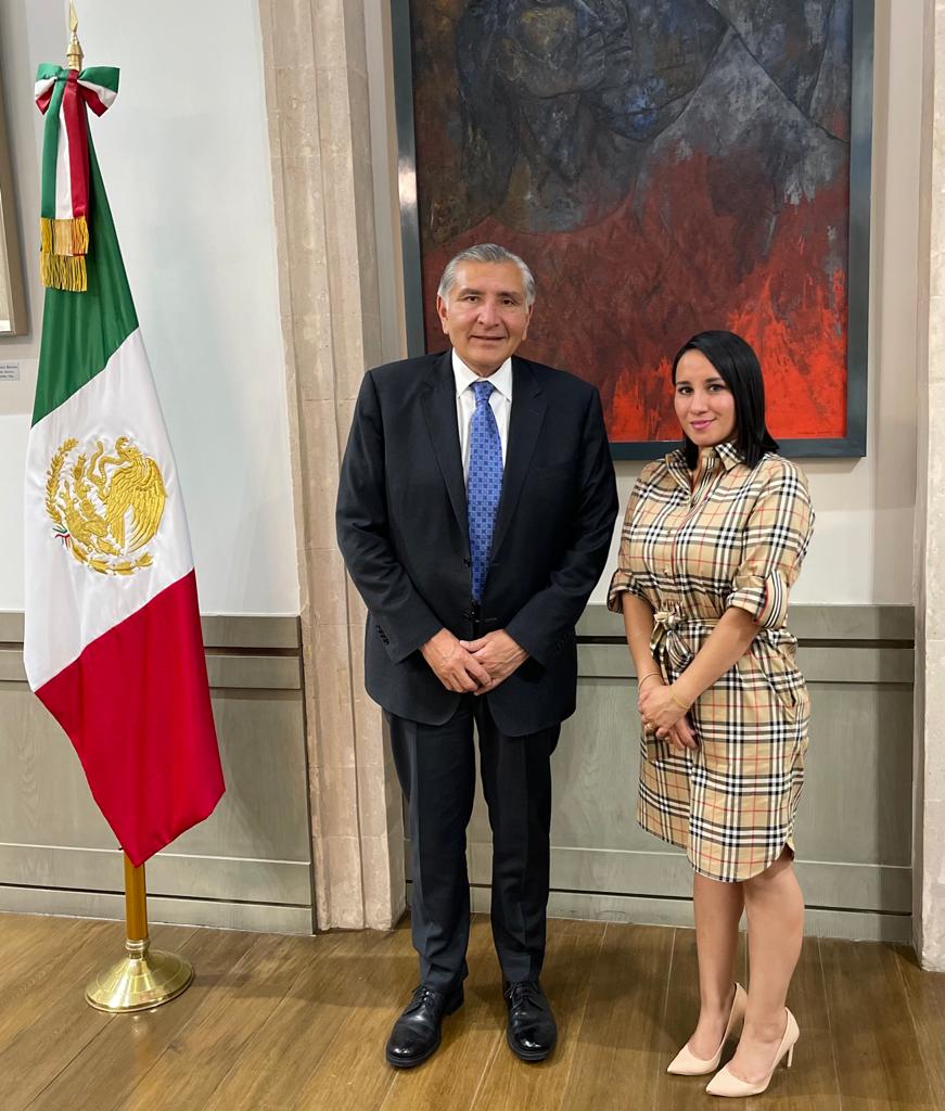 La alcaldesa usó un vestido presuntamente de Burberry | Especial
