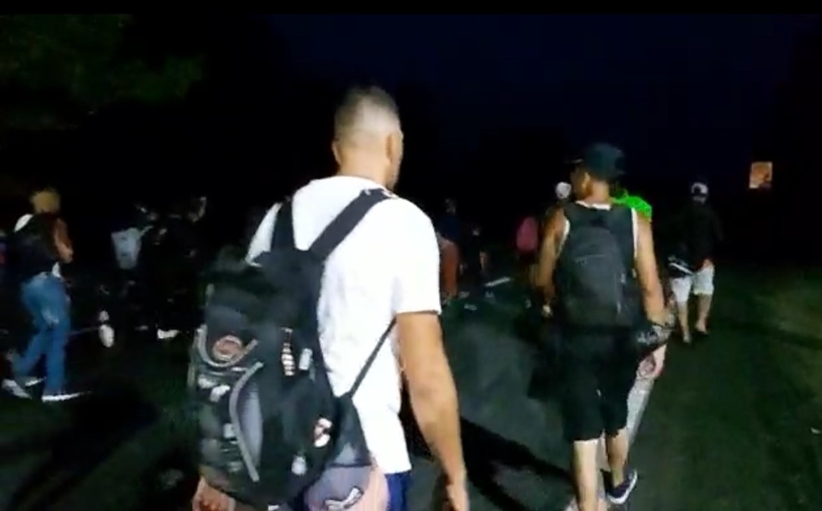 Caravana migrante reanuda su caminata masiva. | Julio Navarro Cárdenas