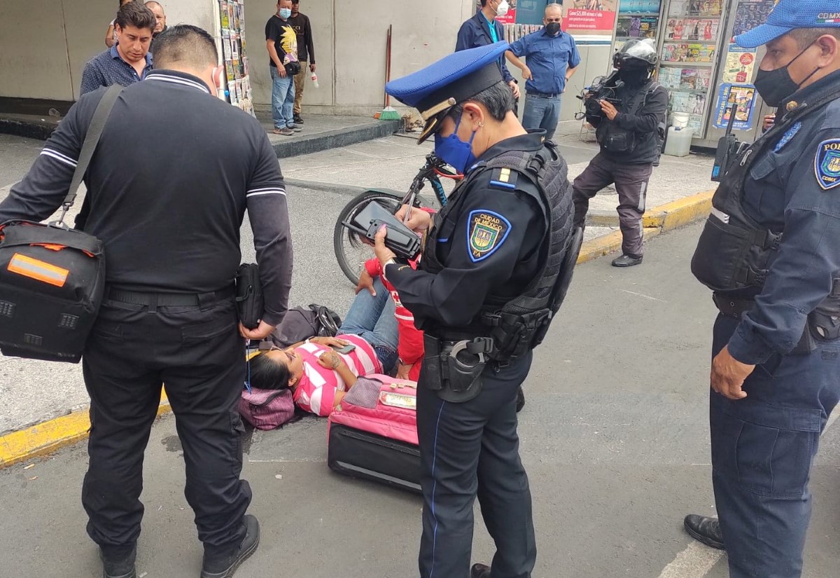 La ciclista chocó con el taxi en el cruce de Insurgentes y Madrid. | César Velázquez
