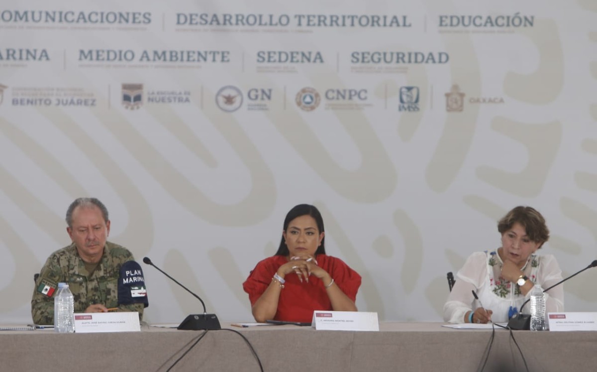 Delfina Gómez (derecha) presentó información sobre los daños en los planteles del estado. | Ariana Pérez