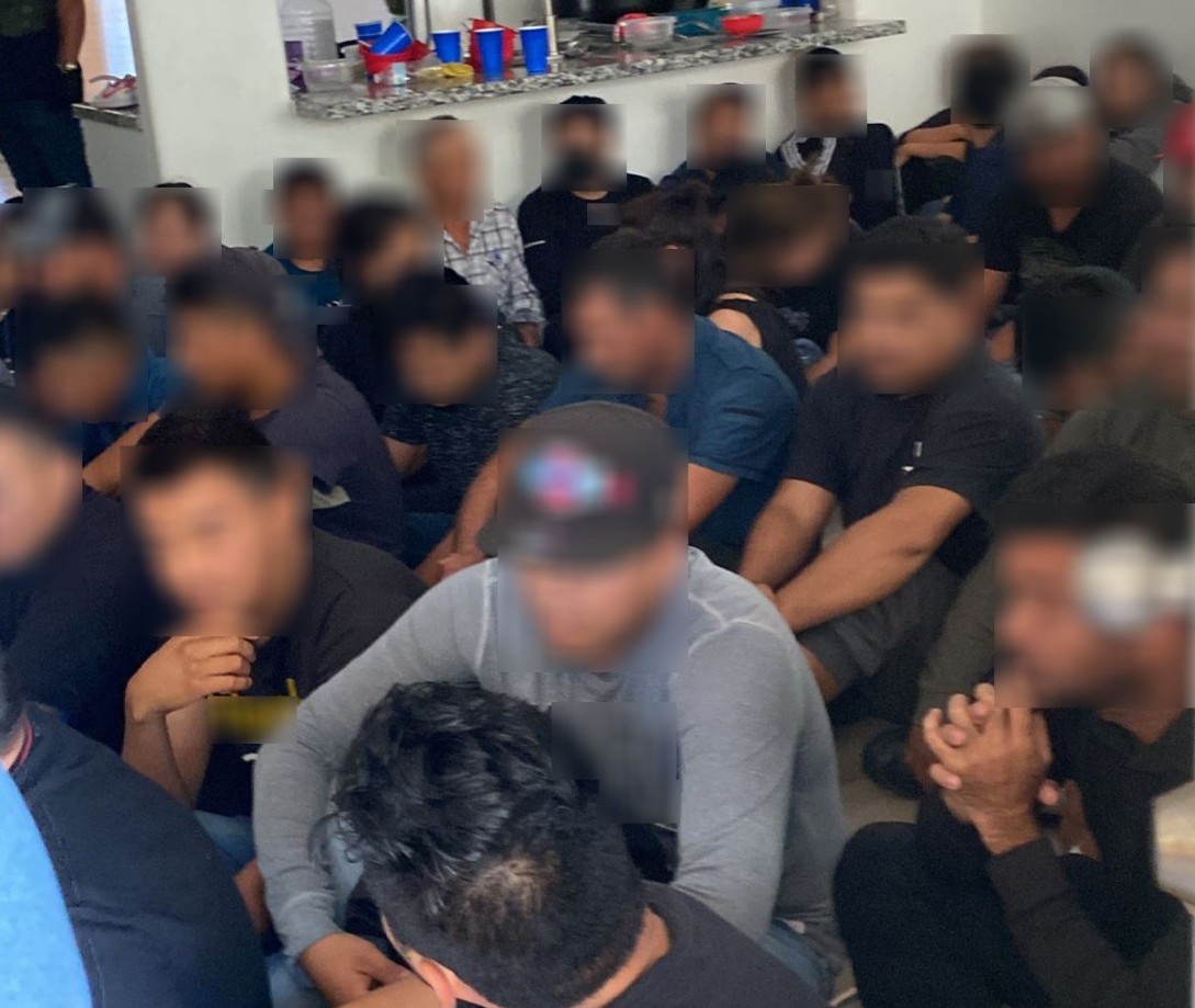 https://cdn.milenio.com/uploads/media/2022/06/09/detienen-ilegales-casa-seguridad-laredo-1.jpg