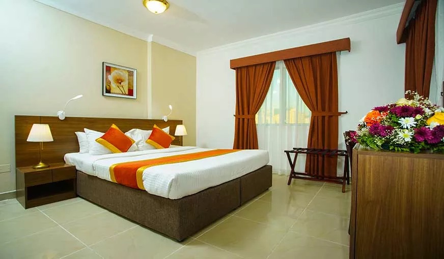https://cdn.milenio.com/uploads/media/2022/06/09/habilitan-habitaciones-hoteles-aficionados-mundial-1.jpeg