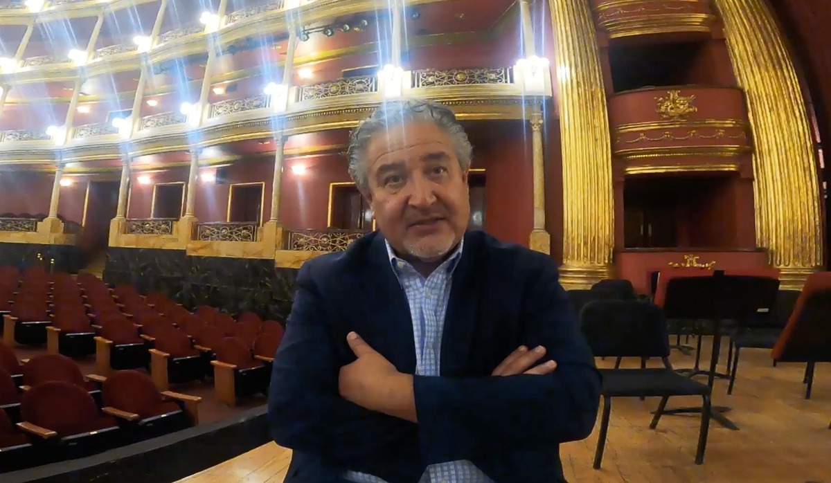 Héctor Guzmán durante el ensayo con la OFJ. (ENRIQUE VÁZQUEZ)