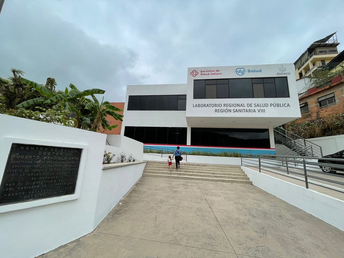 Se han presentado 11 personas al Laboratorio Regional de Salud Pública en Puerto Vallarta. (Karla Rodríguez)