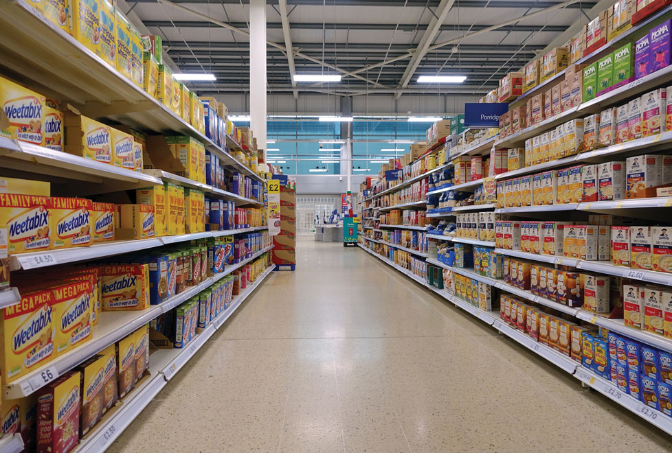 Tesco eliminará la oferta 2 x 1 en alimento alto en grasa y azúcar en las tiendas del Reino Unido.
