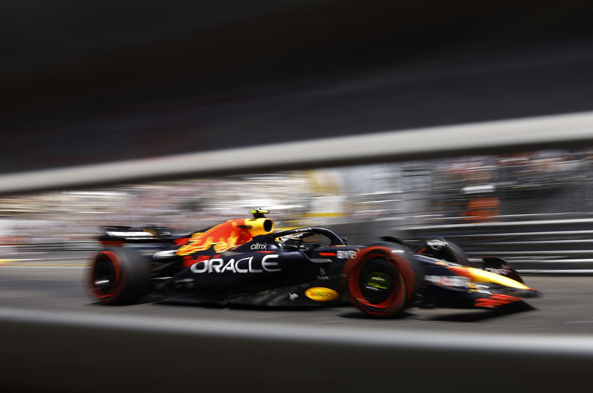 https://cdn.milenio.com/uploads/media/2022/06/10/checo-perez-en-su-monoplaza.JPG