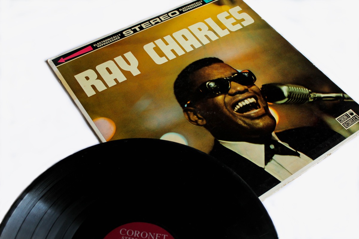 Ray Charles vía Blueee77 / Shutterstock.com