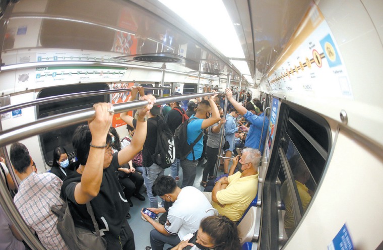 Los usuarios sufrieron incluso un alza a la tarifa de 4.50 a 5.50 pesos. FOTOS: JORGE LÓPEZ