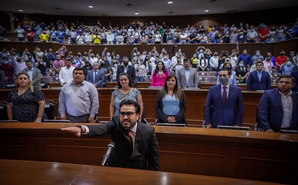 Juan de Dios Gámez Mendívil rindió protesta como presidente municipal sustituto de Culiacán. | Especial
