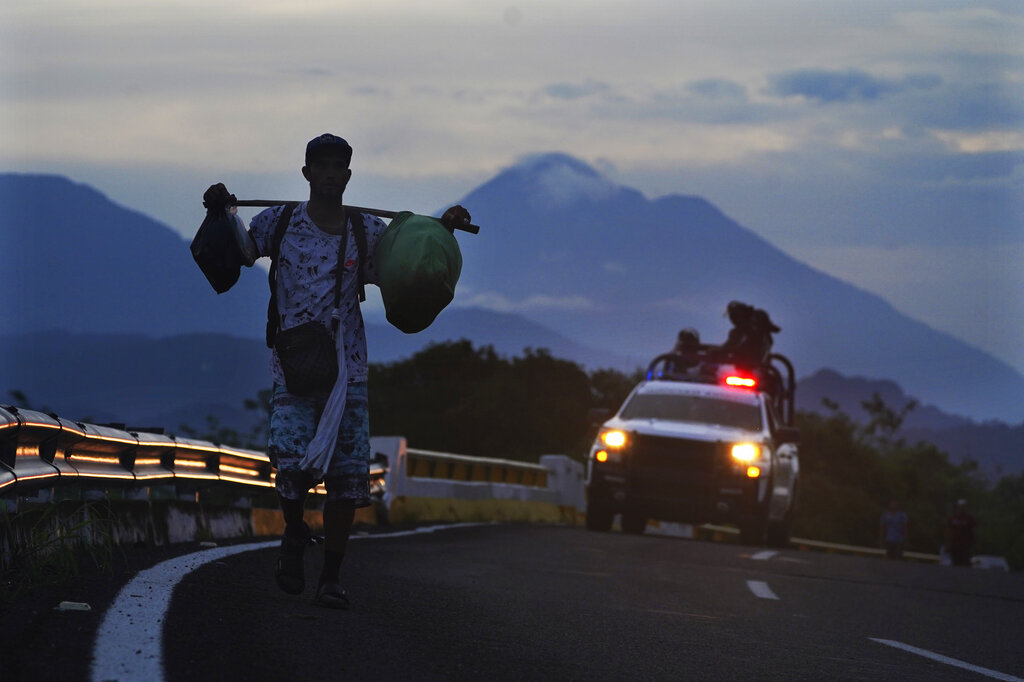 Los migrantes podrán continuar con su camino para llegar a EU. (AP)