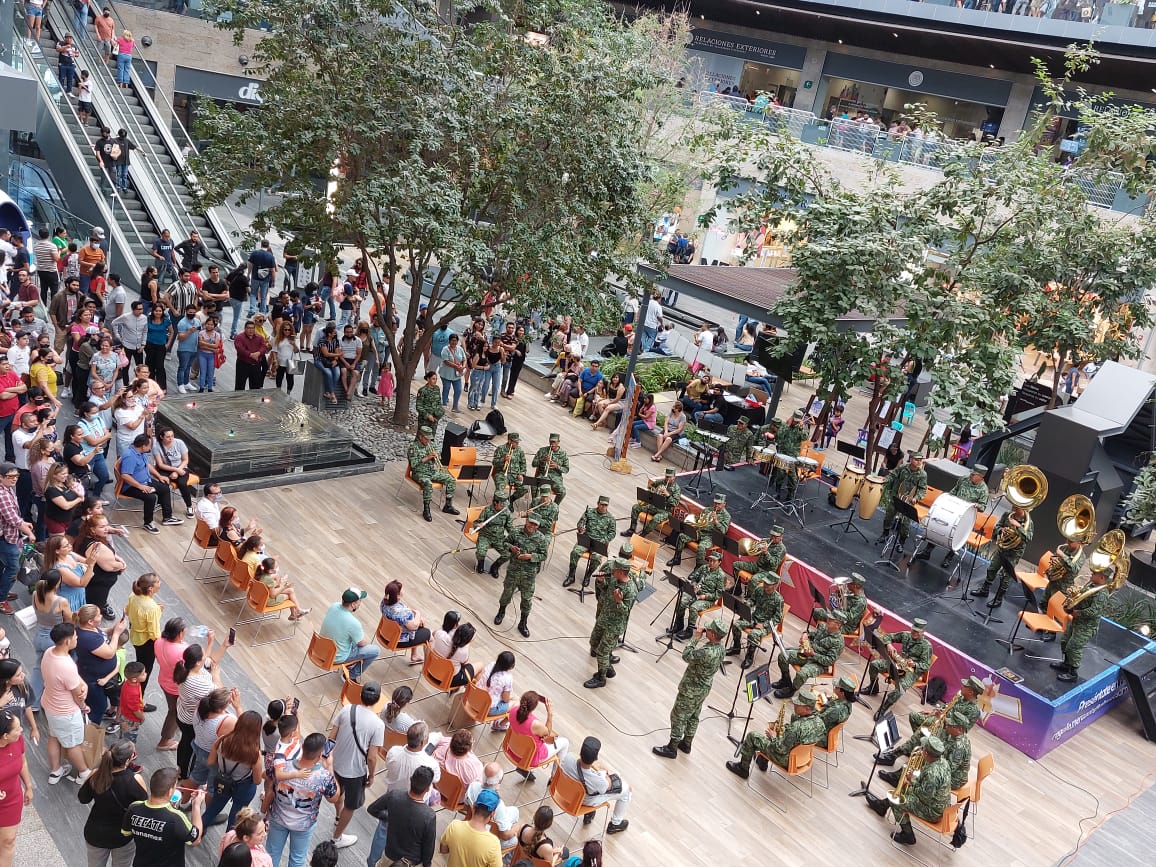 La banda de Música de la IV Región Militar se presentó en Paseo La Fe.