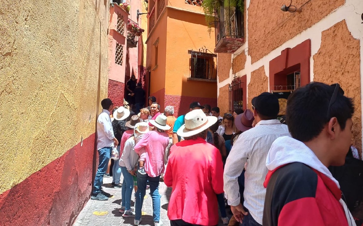En Callejó del Beso no se percibe vigilancia de la policía turística según comerciantes / Ana Ortigoza