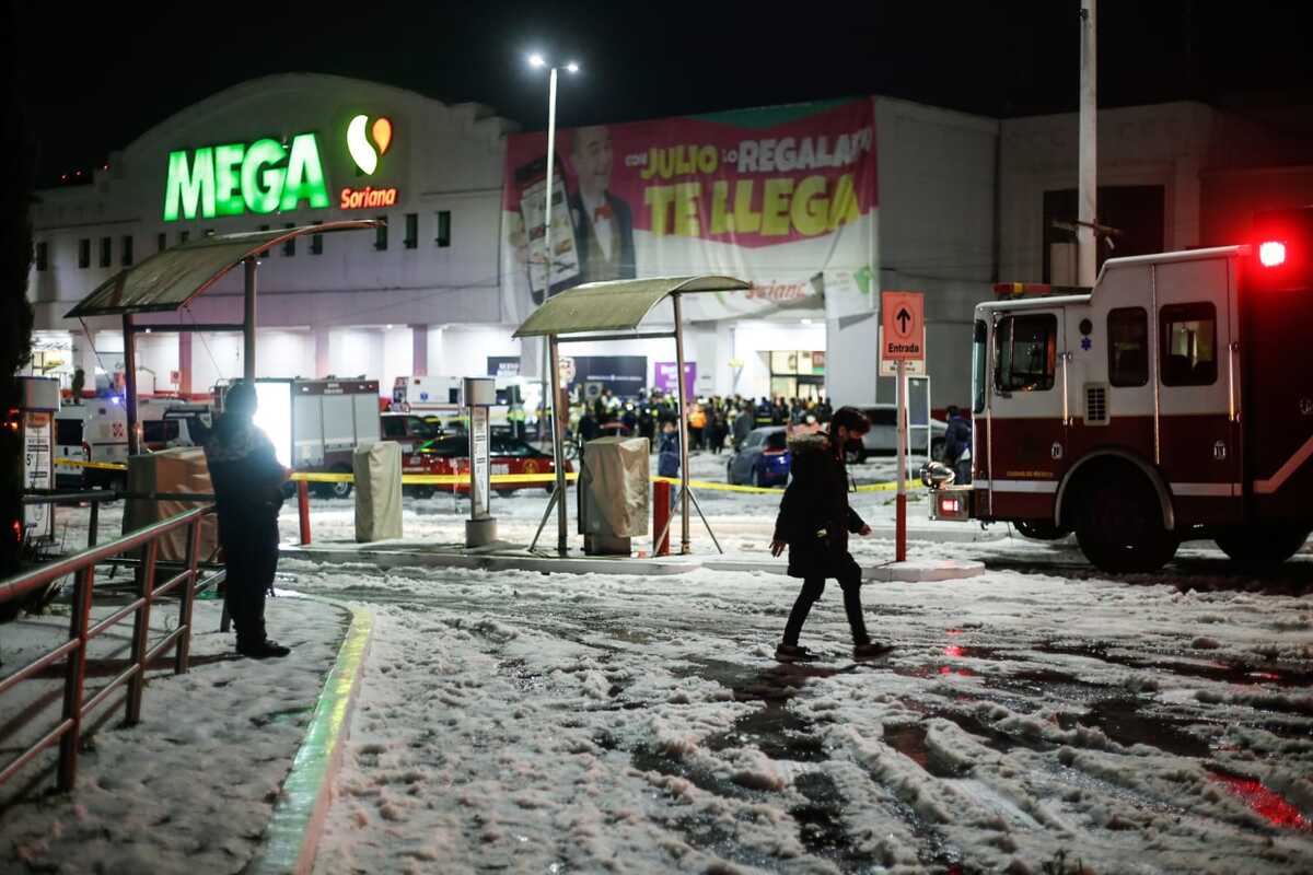Colapsa techo de Soriana en alcaldía Benito Juárez. (Araceli López)