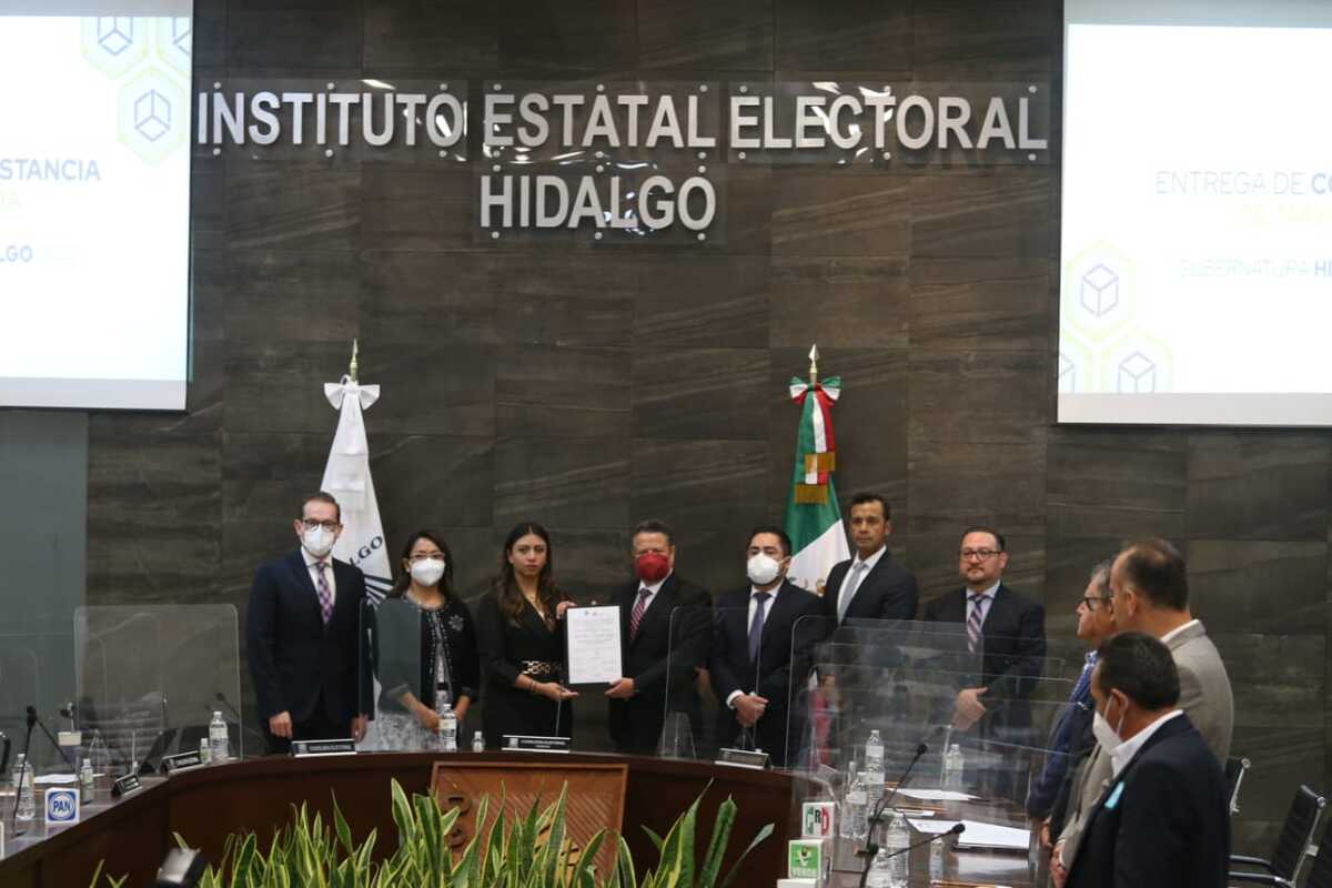 Entrega de constancia de mayoría como gobernador electo de Hidalgo 2022-2028 a Julio Menchaca (Jorge Sánchez)
