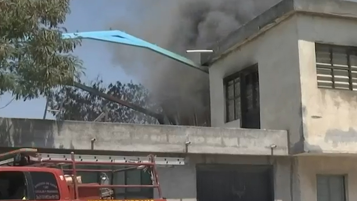 Incendio en bodegas en Escobedo, Nuevo León