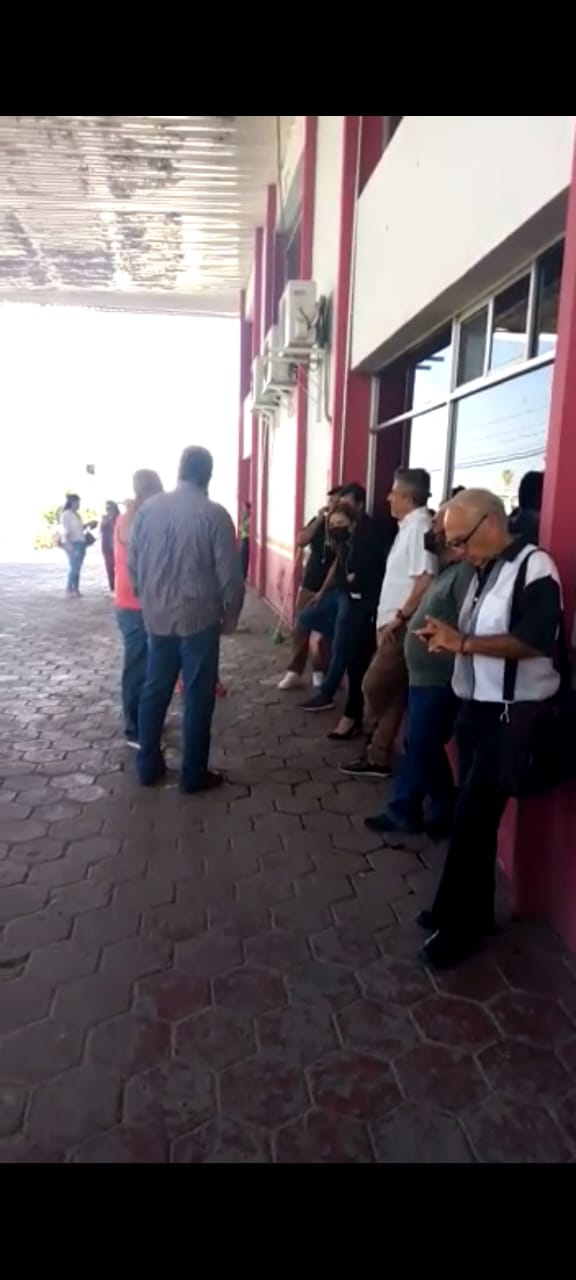 Aseguran que realizan sus jornadas en condiciones adversas, lo que propició desacuerdos con la administradora de la oficina. (Especial)