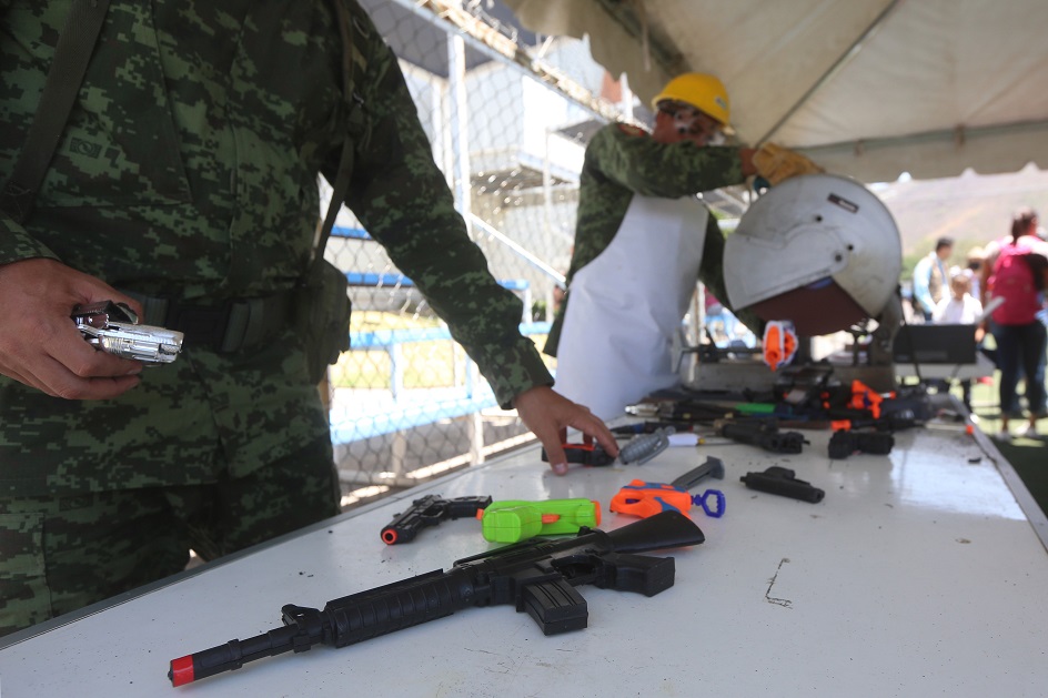 Comienza campaña de canje de armas de fuego y juegos bélicos en Tlajomulco (Fernando Carranza)